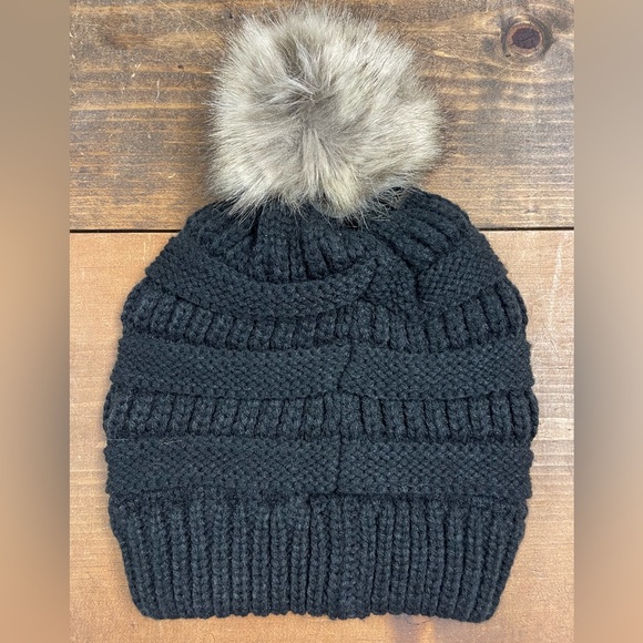 CC Thick Knit Black Beanie with Faux Fur Pom NWT New With Tags - Picture 2 of 2